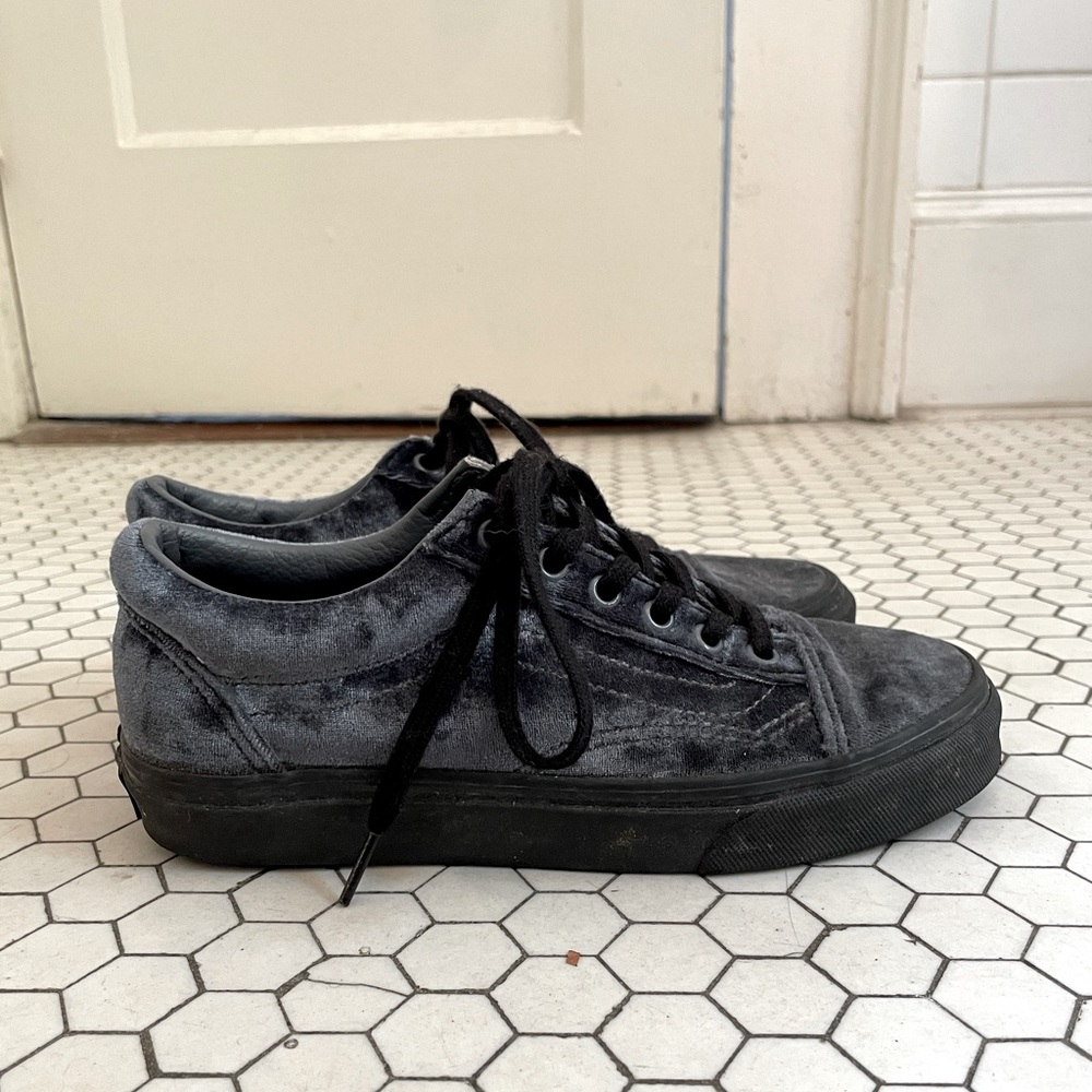 Women’s blue velvet Vans size 6